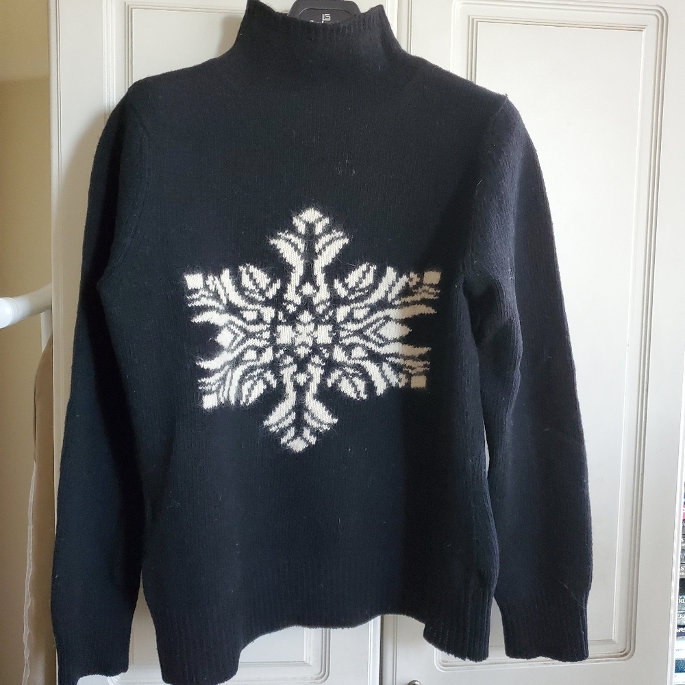 Snow-Flake Motif Pullover